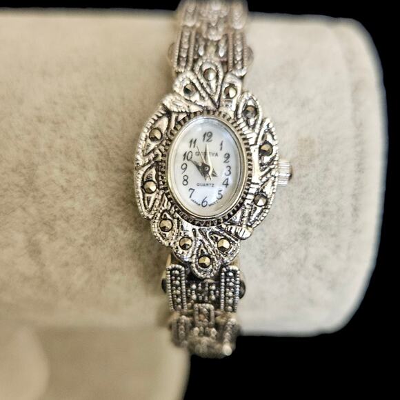 Geneva Elite Quartz Women’s Watch Silver Tone Marcasite Bracelet 7.5" - Picture 1 of 7